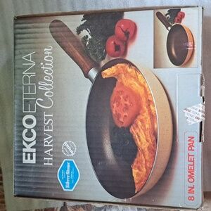 NWT Vintage EKCO ETERNA Harvest Collection 8 in. Omelet Pan Color:Speckled Beige